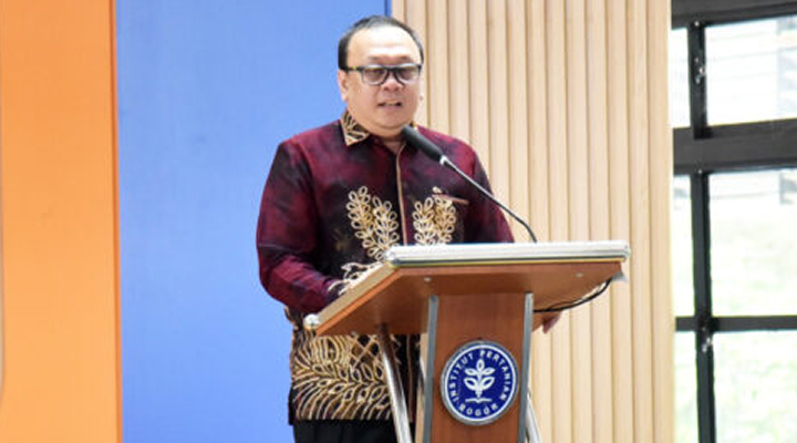 Dr. Irfan Syauqi Beik Resmi Dilantik sebagai Dekan FEM IPB Periode 2023–2028